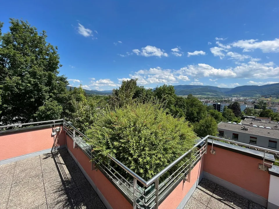 Attique rénové de 4,5 pièces au 3ème étage - vue 360° – photo 2 sur 13