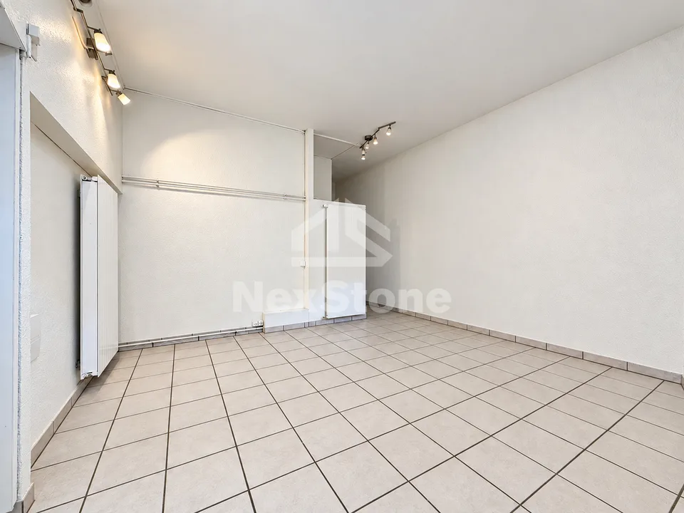 Locale commerciale di 105 m² con vetrina vicino alla stazione – foto 7 di 11