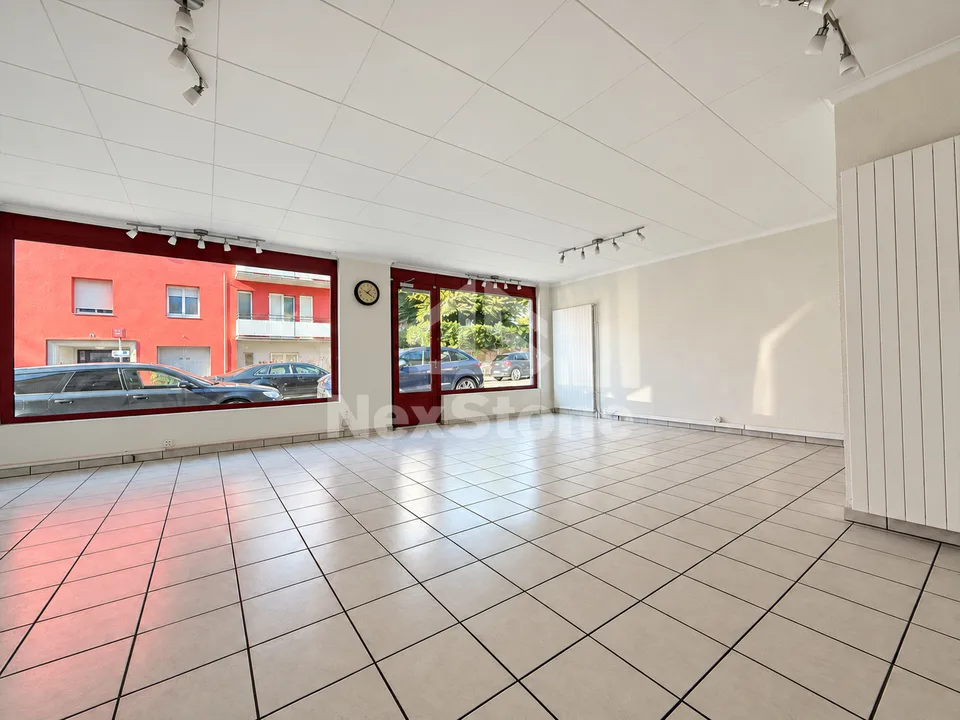 Locale commerciale di 105 m² con vetrina vicino alla stazione – foto 2 di 11
