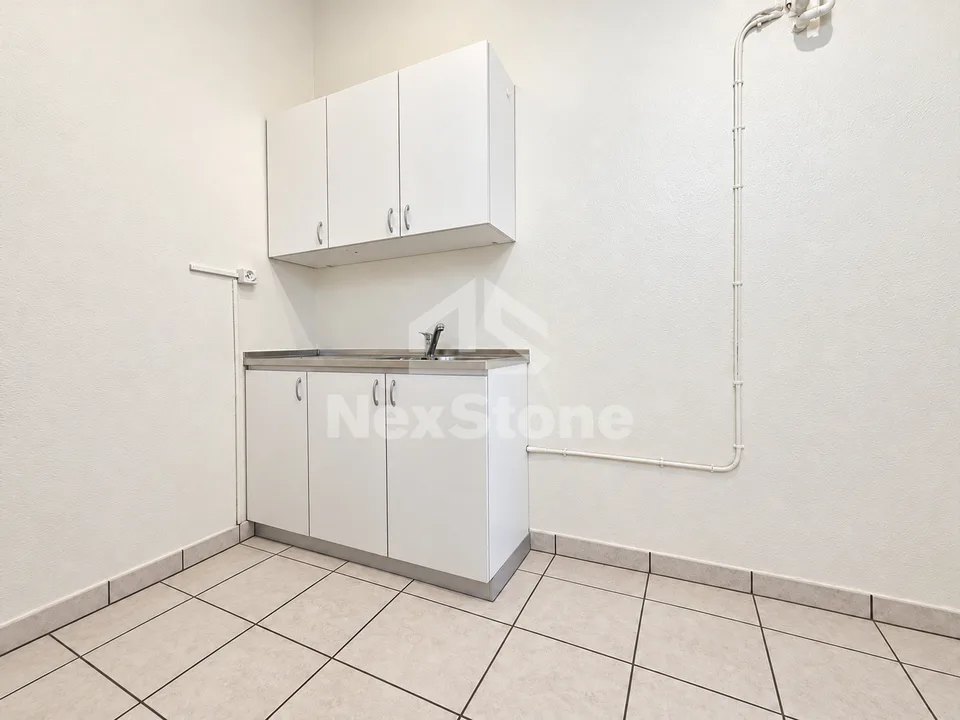Locale commerciale di 105 m² con vetrina vicino alla stazione – foto 4 di 11