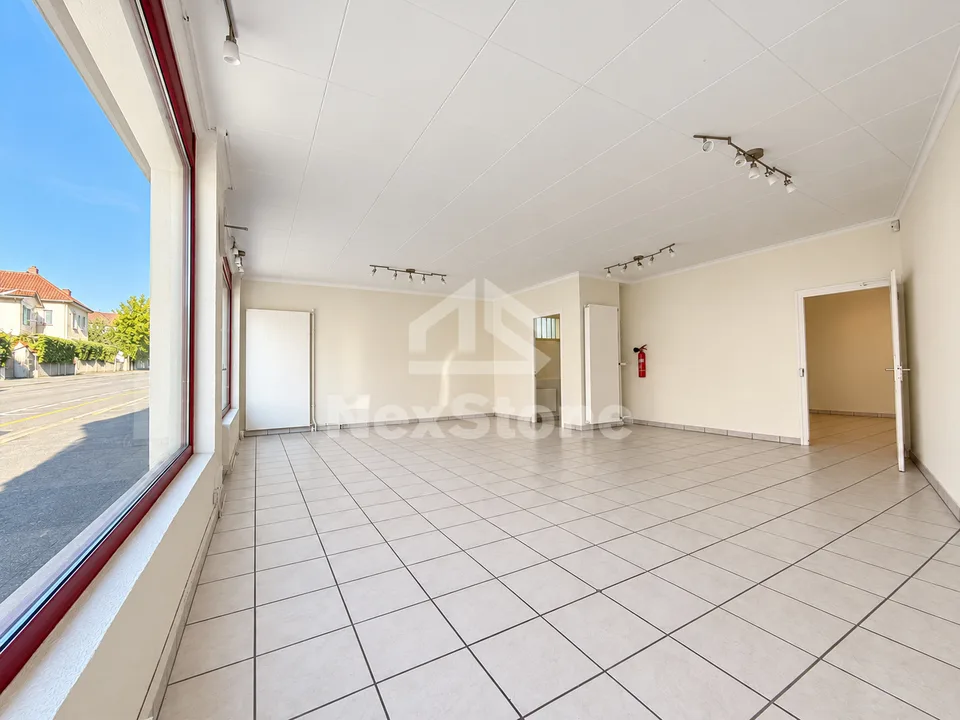 Locale commerciale di 105 m² con vetrina vicino alla stazione – foto 3 di 11
