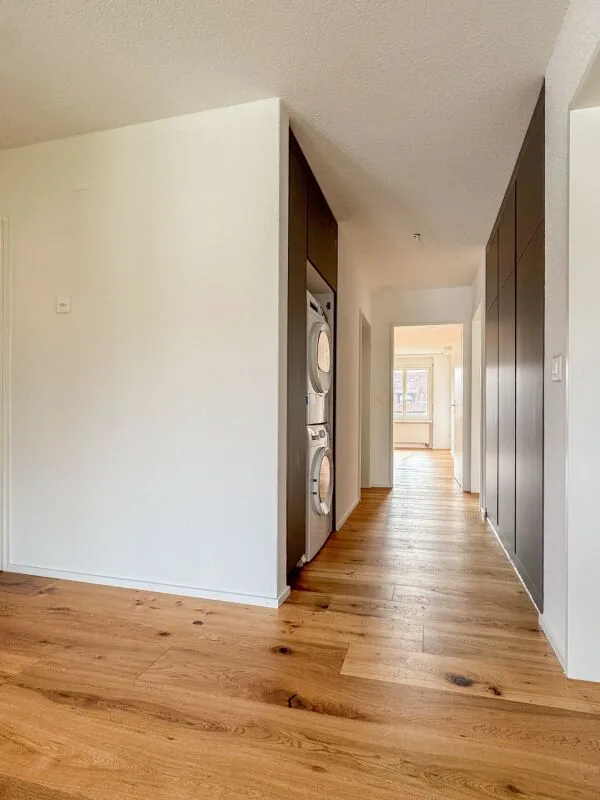 Appartement moderne rénové de 4,5 pièces avec vue dégagée – photo 5 sur 11