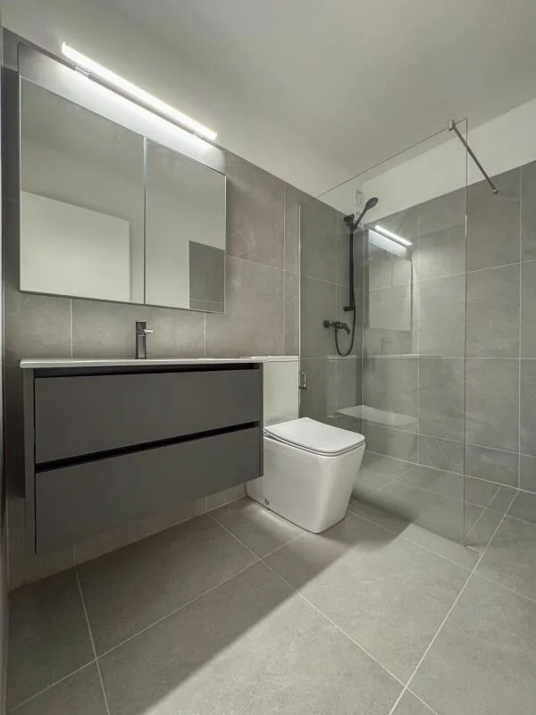 Appartement moderne rénové de 4,5 pièces avec vue dégagée – photo 7 sur 11