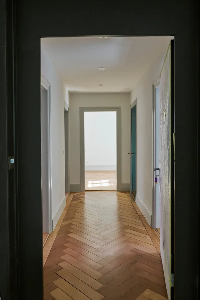 Charmant appartement 3 pièces avec balcon à Zürich-Wiedikon – fraîchement rénové – photo 2 sur 12