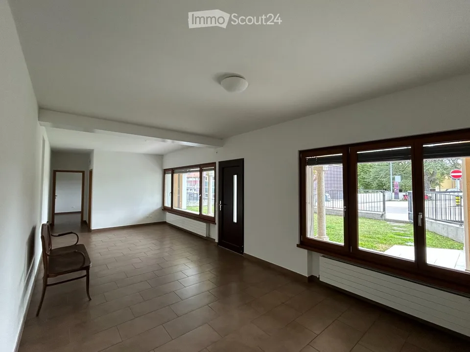 Arzo, Helles 2.5-Zimmer-Wohnung mit Garten und Parkplatz inklusive – Foto 3 von 5