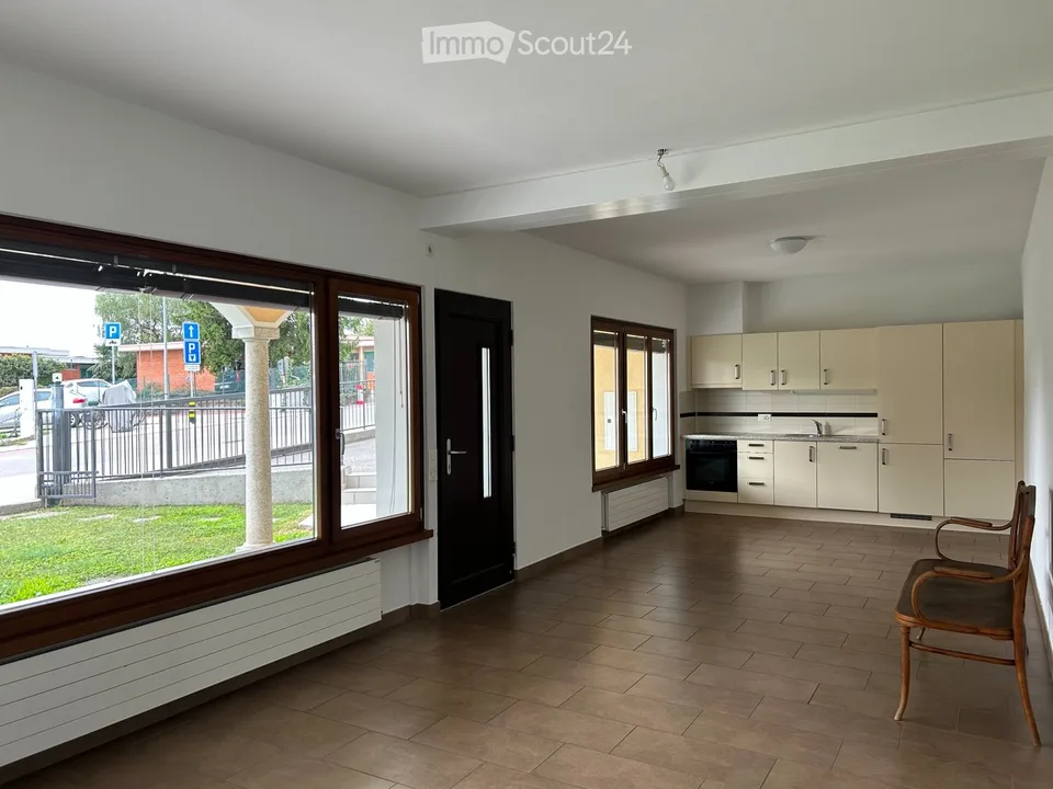 Arzo, Helles 2.5-Zimmer-Wohnung mit Garten und Parkplatz inklusive – Foto 2 von 5