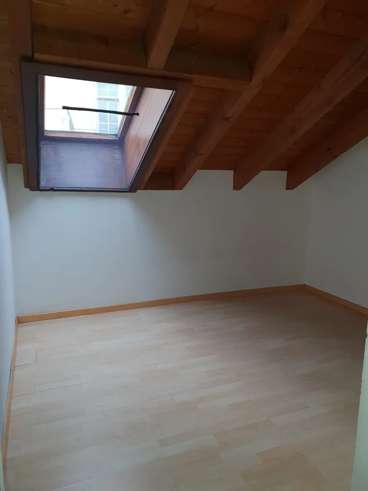 Helle 3-Zimmer-Wohnung mit Balkon im Zentrum von Ilanz – Foto 5 von 6