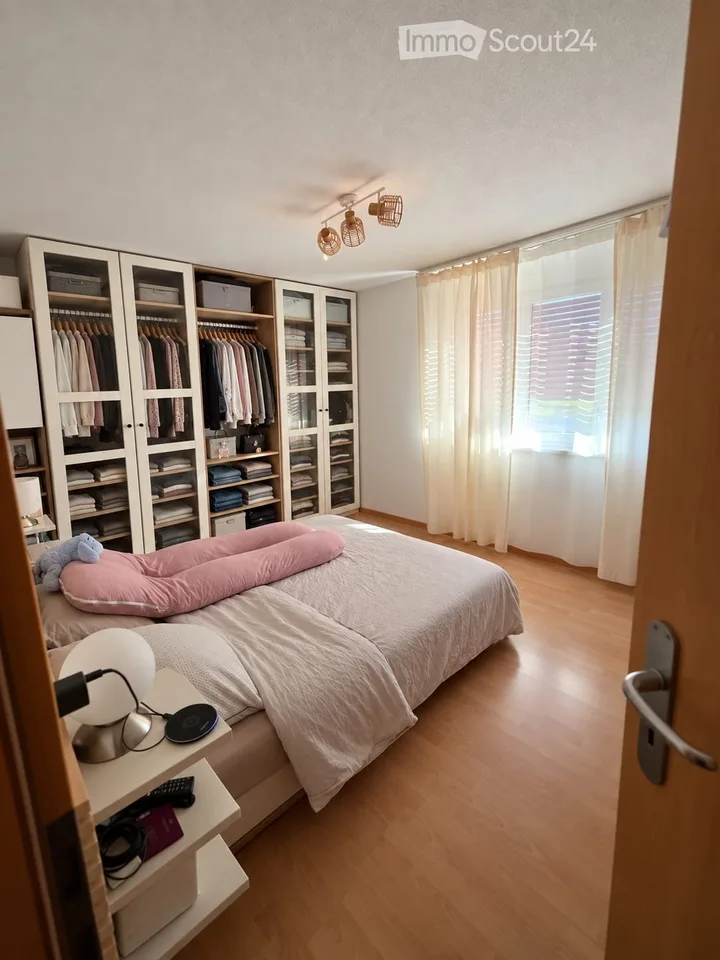 Großes helles Apartment mit 5,5 Zimmern – Foto 2 von 5