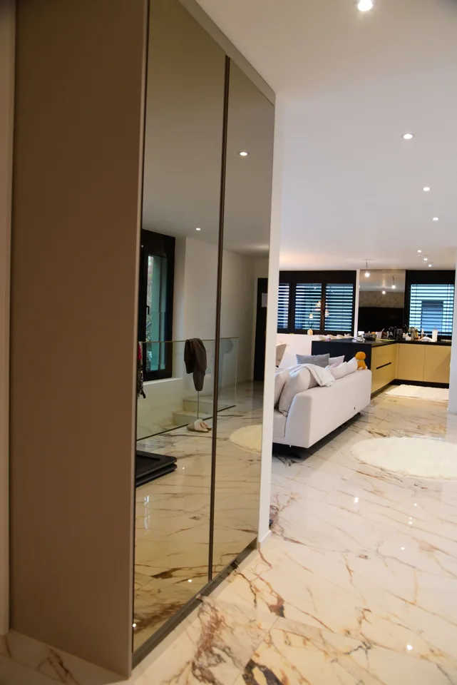 Camera in un appartamento condiviso con terrazza & whirlpool – Brugg – foto 9 di 22