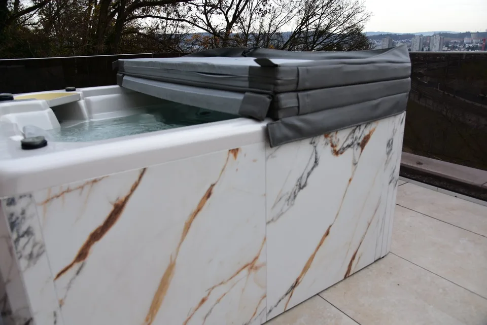 Camera in un appartamento condiviso con terrazza & whirlpool – Brugg – foto 19 di 22