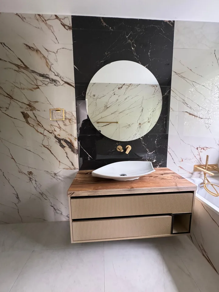 Camera in un appartamento condiviso con terrazza & whirlpool – Brugg – foto 11 di 22