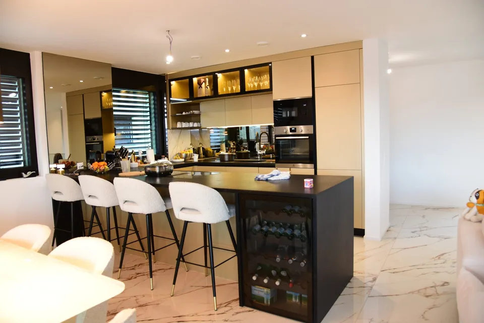 Camera in un appartamento condiviso con terrazza & whirlpool – Brugg – foto 5 di 22