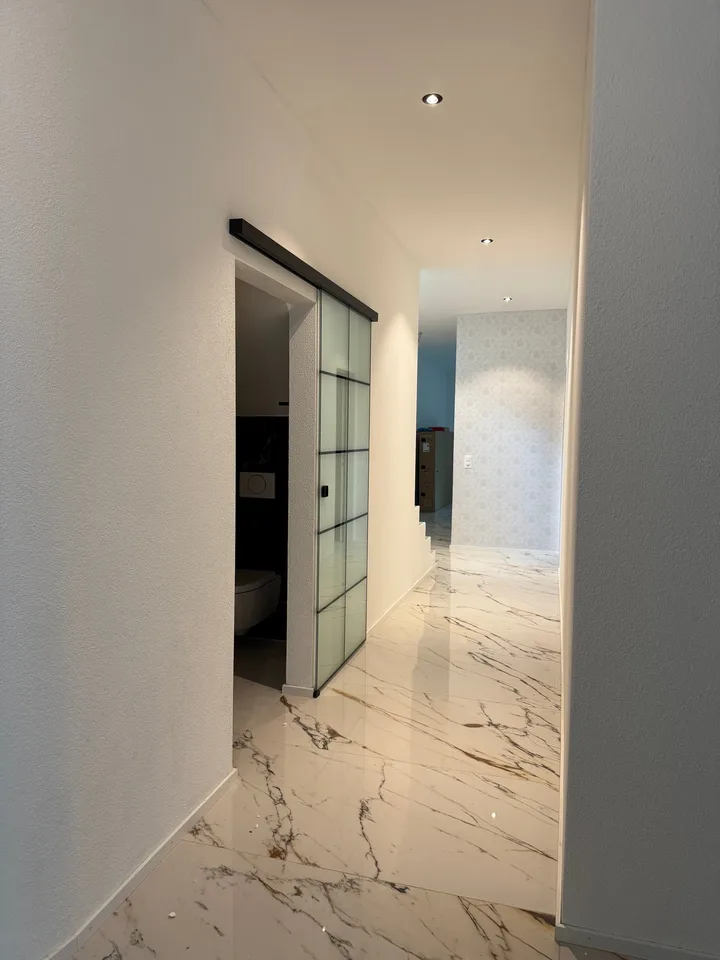 Camera in un appartamento condiviso con terrazza & whirlpool – Brugg – foto 14 di 22