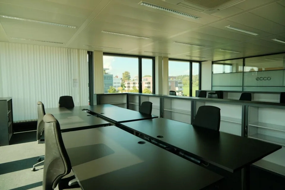 Hochwertig ausgebaute Büroflächen im Wirtschaftsraum Zug – Foto 3 von 13
