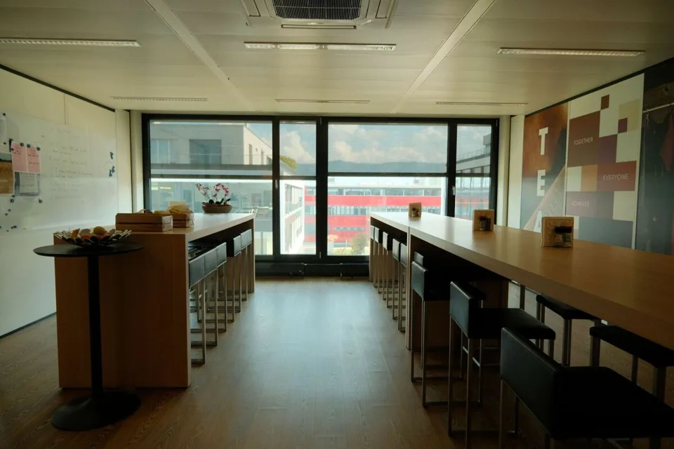 Hochwertig ausgebaute Büroflächen im Wirtschaftsraum Zug – Foto 8 von 13