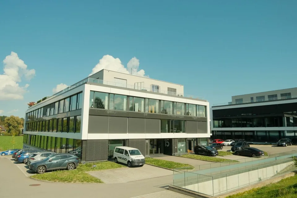 Hochwertig ausgebaute Büroflächen im Wirtschaftsraum Zug – Foto 2 von 13