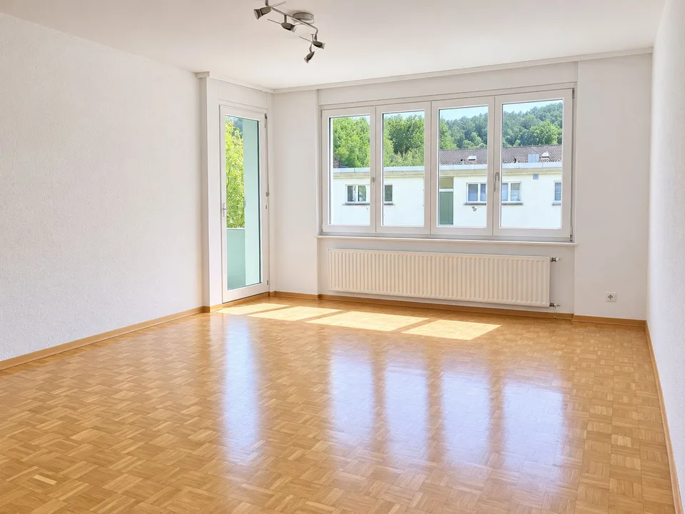 Charmante 4.5-Zimmer-Wohnung mit Balkon in Mümliswil – sofort verfügbar! – Foto 3 von 5