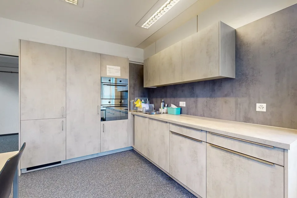 Votre nouvelle surface de pratique/bureau au centre de Kleinbasel, 5e étage – photo 12 sur 20