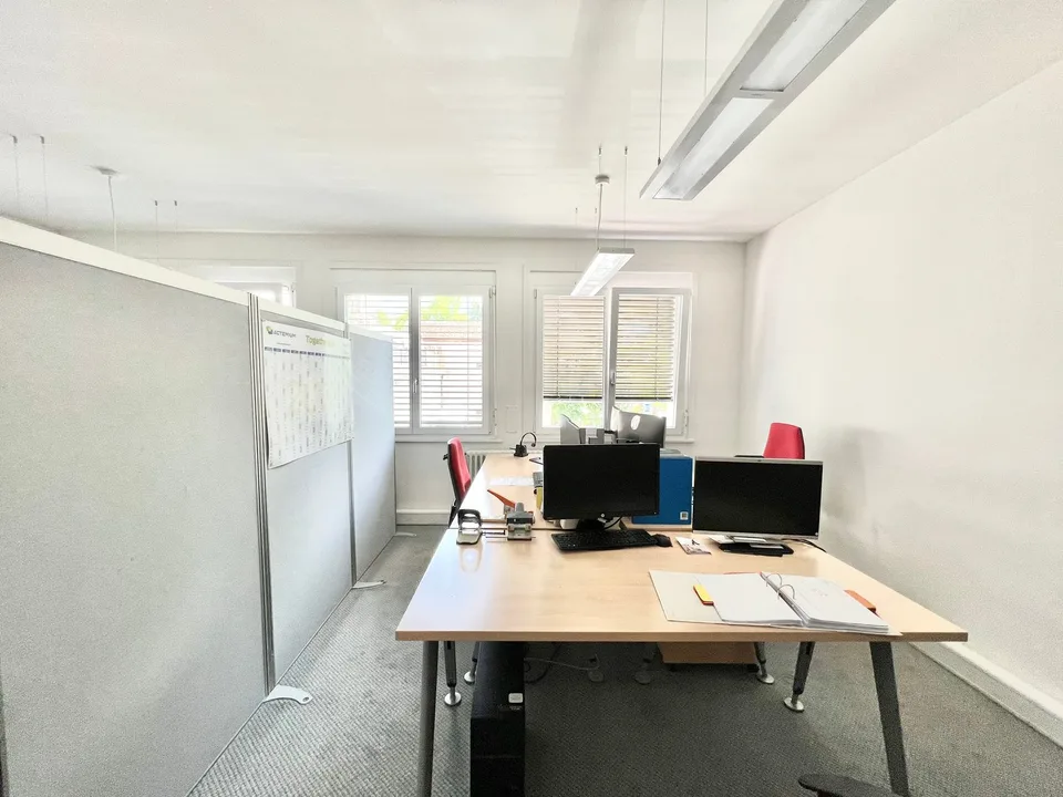 Geräumige Büros auf 2 Etagen in der Nähe von Einrichtungen – Foto 14 von 15