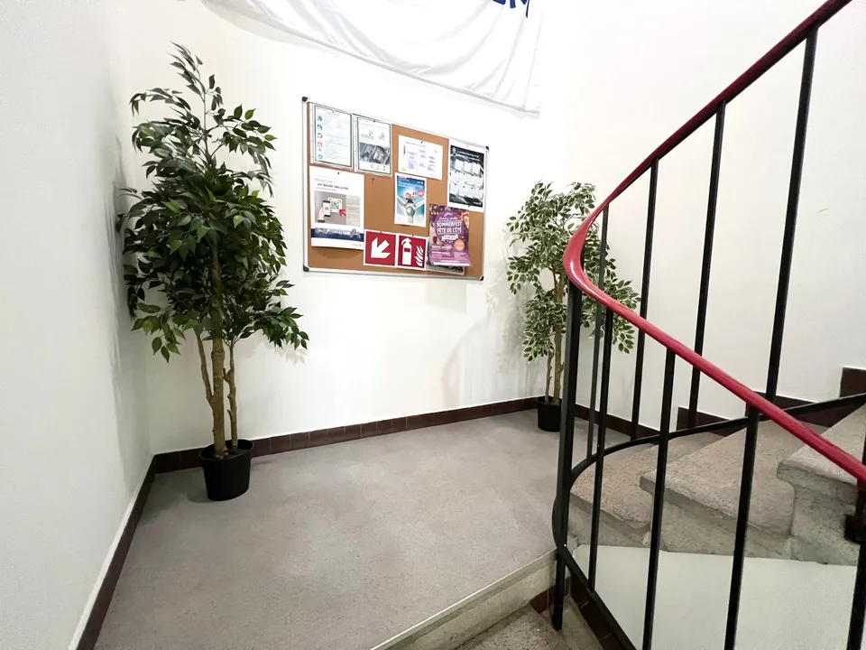 Geräumige Büros auf 2 Etagen in der Nähe von Einrichtungen – Foto 6 von 15