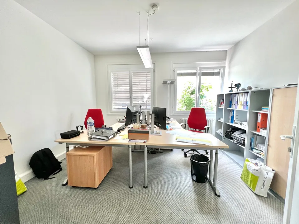 Geräumige Büros auf 2 Etagen in der Nähe von Einrichtungen – Foto 12 von 15