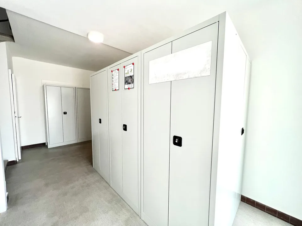 Geräumige Büros auf 2 Etagen in der Nähe von Einrichtungen – Foto 4 von 15