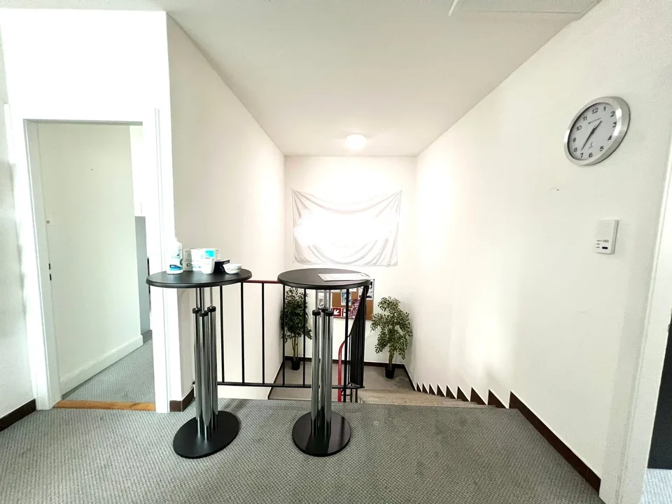 Geräumige Büros auf 2 Etagen in der Nähe von Einrichtungen – Foto 10 von 15