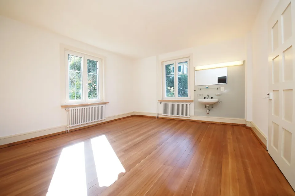 Charmantes 5 1/2-Zimmer-Einfamilienhaus mit idyllischem Garten von 650 m2 – Foto 7 von 18