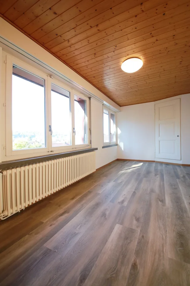 Charmantes 5 1/2-Zimmer-Einfamilienhaus mit idyllischem Garten von 650 m2 – Foto 11 von 18