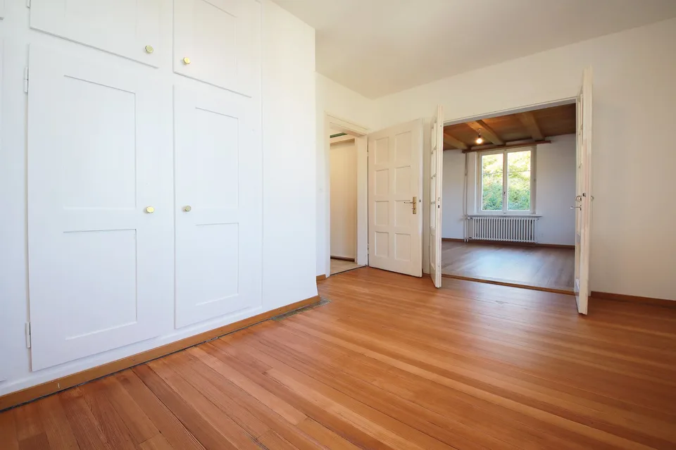 Charmantes 5 1/2-Zimmer-Einfamilienhaus mit idyllischem Garten von 650 m2 – Foto 8 von 18