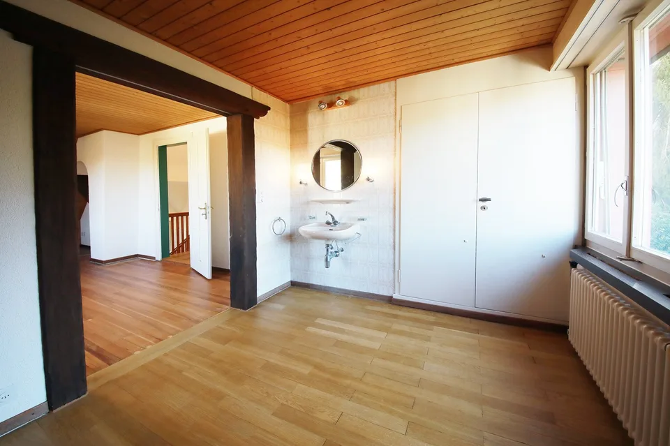 Charmantes 5 1/2-Zimmer-Einfamilienhaus mit idyllischem Garten von 650 m2 – Foto 15 von 18