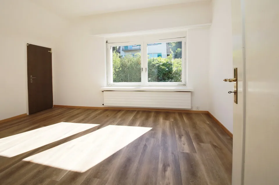 Charmantes 5 1/2-Zimmer-Einfamilienhaus mit idyllischem Garten von 650 m2 – Foto 12 von 18