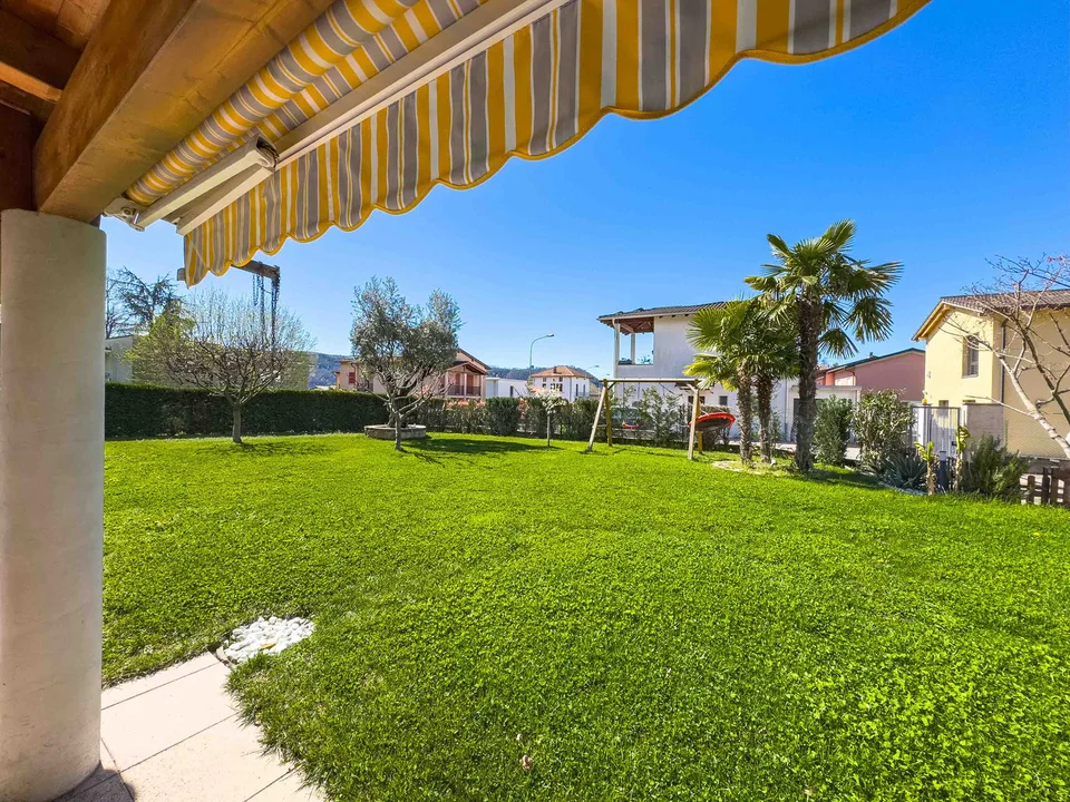Casa bifamiliare con grande giardino a Morbio Inferiore – foto 14 di 16