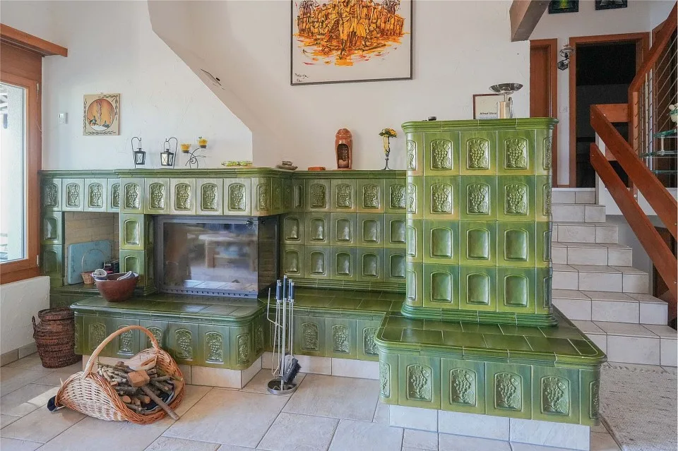 Habiter calmement au bord de la zone de construction : maison unifamiliale de 7,5 pièces avec 3 garages – photo 9 sur 13