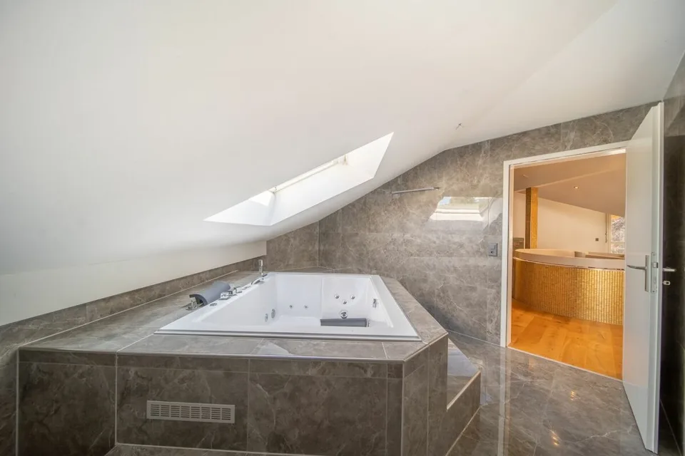 Exclusive maisonette apartment with loft and spa area – photo 20 of 27