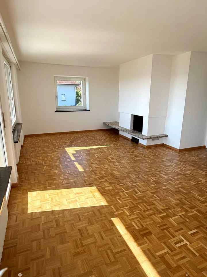 Helle 3-Zimmerwohnung mit Balkon, See- und Alpensicht in Biel – Foto 3 von 7