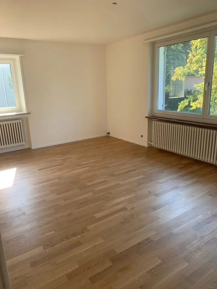PER 01. Oktober 2026 WUNDERSCHÖNE ÄLTERE 3-ZIMMER-WOHNUNG IN ZOLLIKERBERG ZU VERMIETEN – Foto 4 von 6