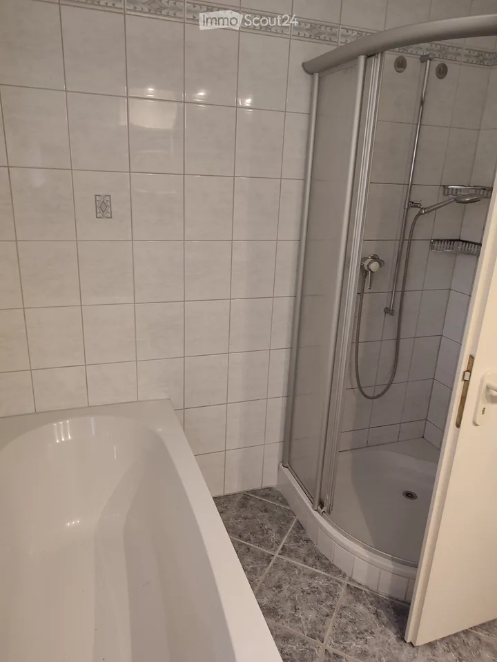 Wohnung mit 4,5 Zimmern in einer Villa mit 3 Wohnungen – Foto 5 von 5