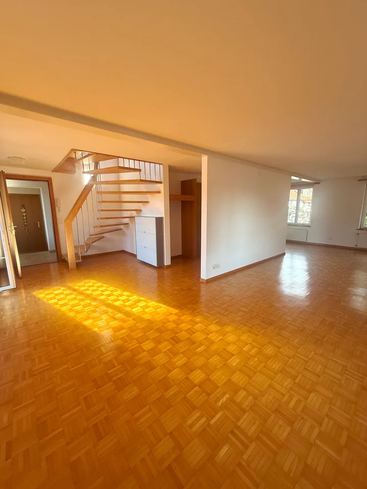 Moderne Altbau 5 1/2 Maisonette Wohnung in ehemaligen Bauernhaus – Foto 4 von 17