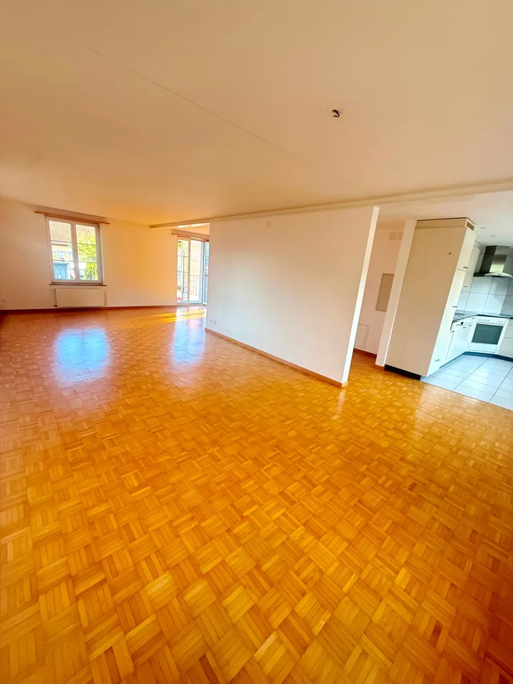 Moderne Altbau 5 1/2 Maisonette Wohnung in ehemaligen Bauernhaus – Foto 2 von 17