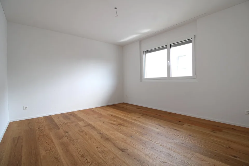 Moderne 3.5-Zimmer-Wohnung mit grosszügigem Balkon in Niederuzwil – Foto 4 von 14