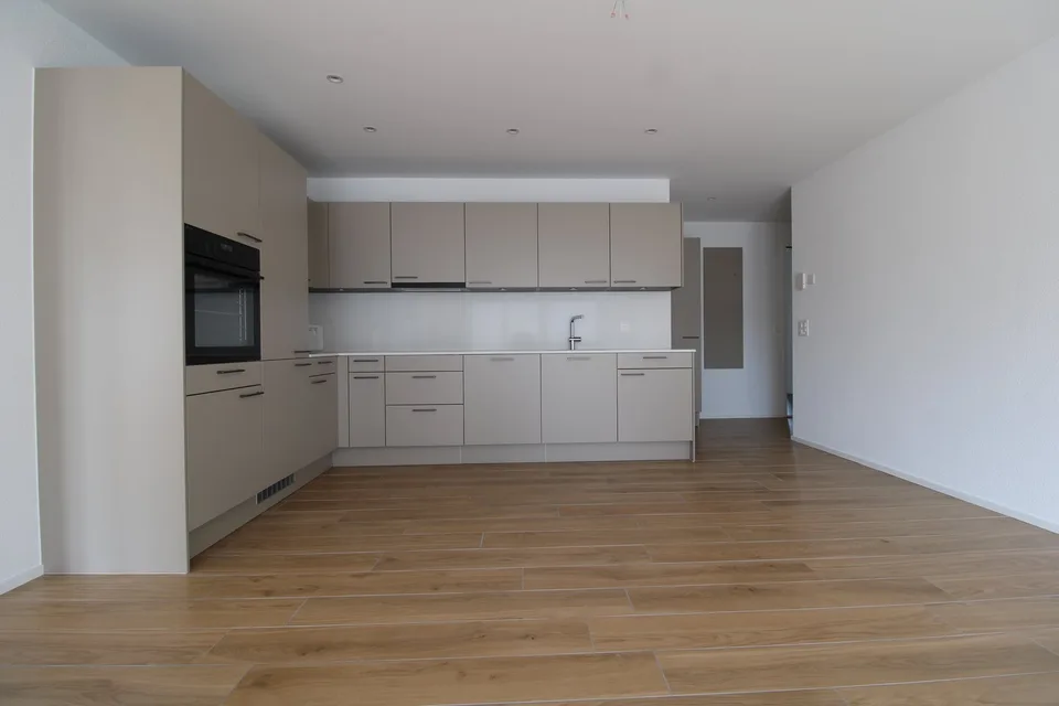 Moderne 3.5-Zimmer-Wohnung mit grosszügigem Balkon in Niederuzwil – Foto 3 von 14