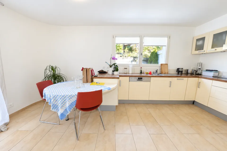 Maison unifamiliale de 6,5 pièces avec jardin, cheminée et panorama montagnard – photo 5 sur 12