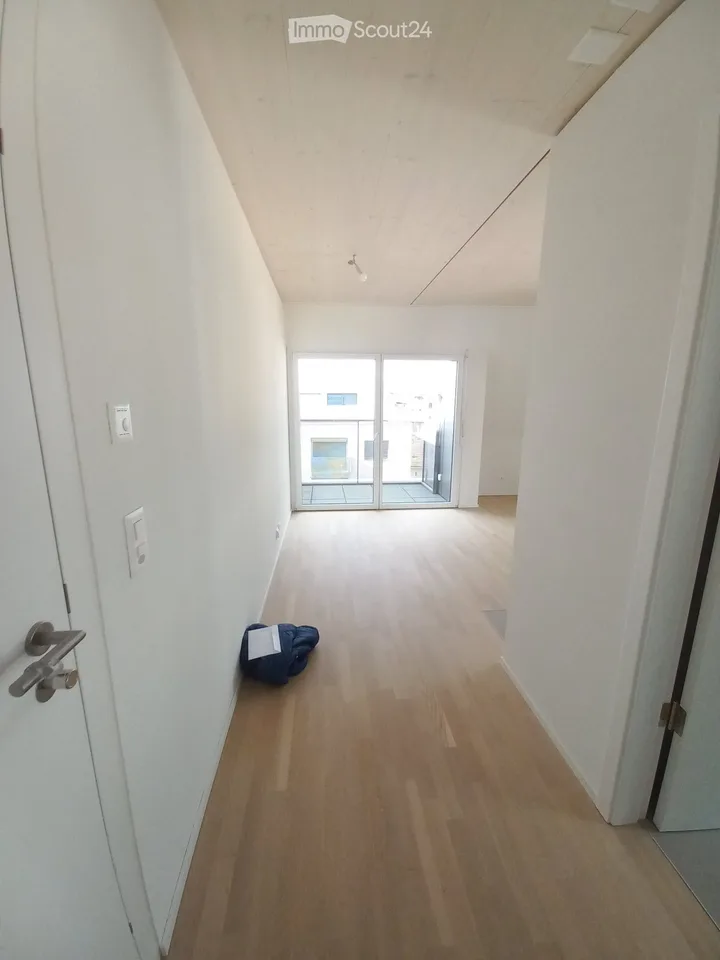 Helles und modernes Studio mit Balkon in Lausanne – Foto 2 von 5