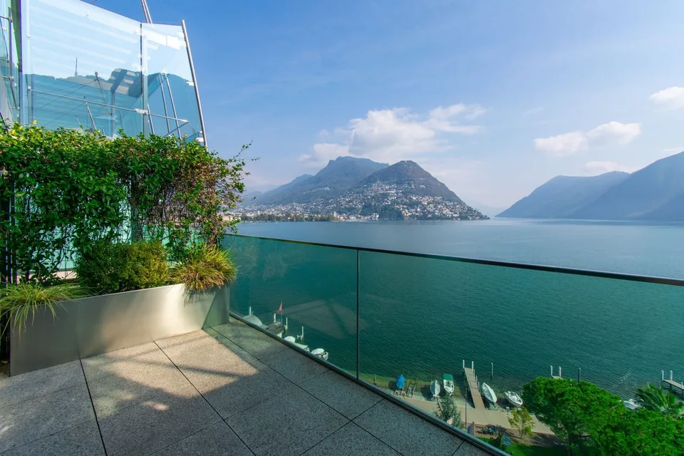 LUXURY APARTMENT WITH BREATHTAKING LAKE VIEW – Foto 9 von 13