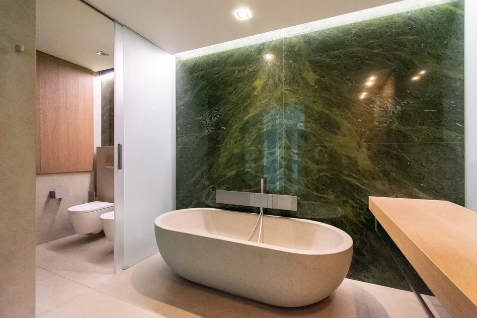 LUXURY APARTMENT WITH BREATHTAKING LAKE VIEW – Foto 6 von 13