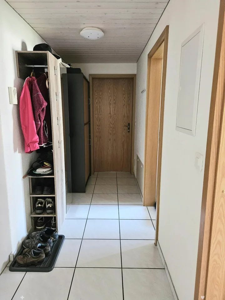 Appartamento in proprietà di 3 camere con area di seduta, posto auto, soffitta e cantina – foto 5 di 18
