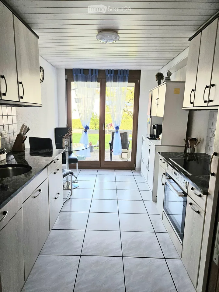 Appartamento in proprietà di 3 camere con area di seduta, posto auto, soffitta e cantina – foto 8 di 18