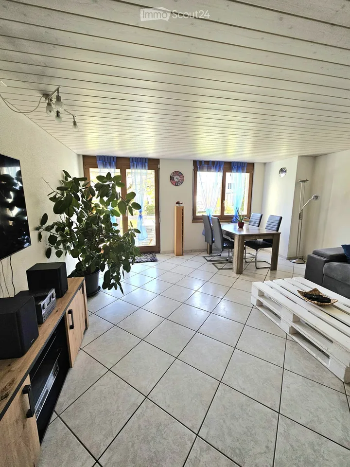 Appartamento in proprietà di 3 camere con area di seduta, posto auto, soffitta e cantina – foto 13 di 18