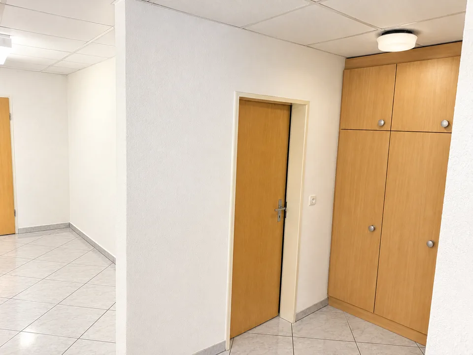 A louer local commercial de 200m2 avec vitrine sur l'axe Delémont-Bâle – photo 8 sur 15